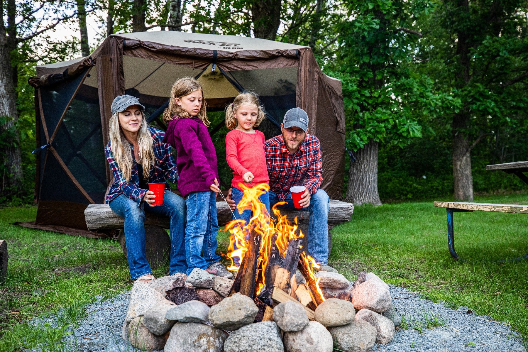 Clam Pavilion Screen Shelter with Wind Panels