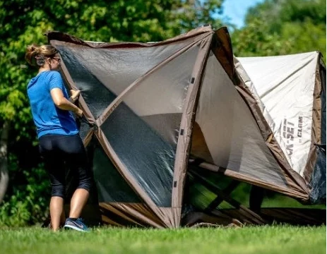 <strong>Continue around shelter </strong>