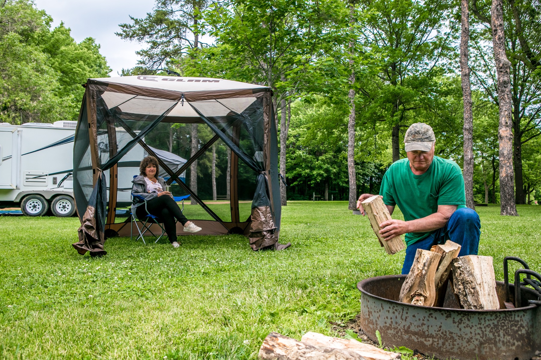Brown Traveler Bundle with Two Wind Panels